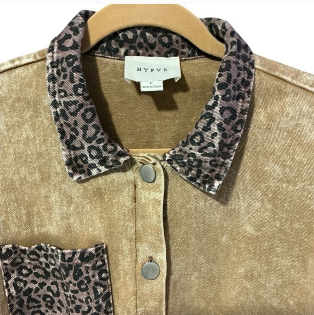 HYFVE Leopard Washed Denim Jacket L 23.5” p2p Brown Combo EUC - Picture 3 of 12